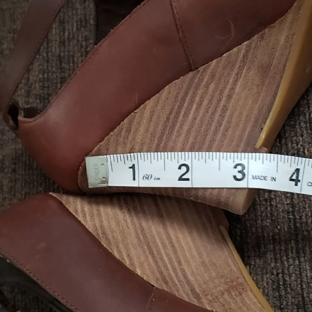 Lauren Ralph Lauren Hannie Wedge Pump Size 5B
